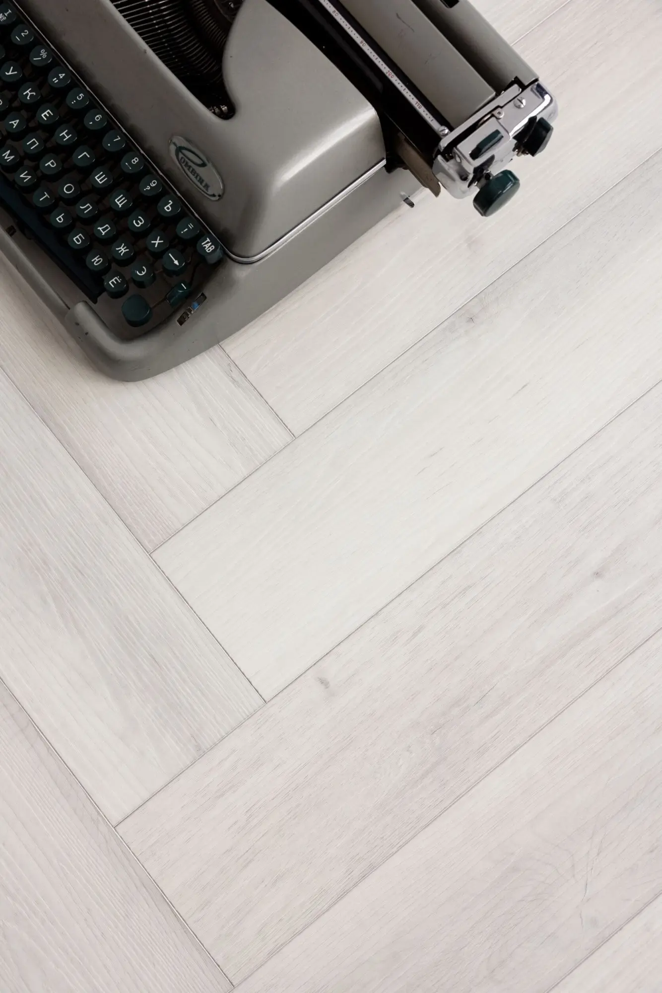 Клеевая кварцвиниловая LVT плитка DeART GRAND DG 9523 "Ёлка", 135х640х2,5мм