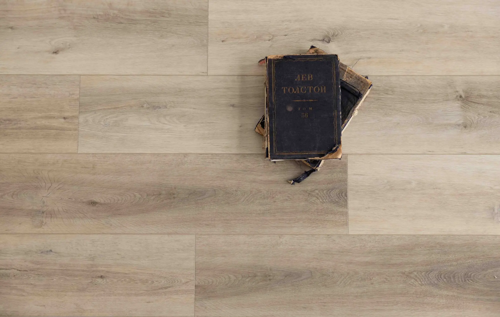 Клеевая кварцвиниловая LVT плитка DeART GRAND DG 9501, 184х1220х2,5мм