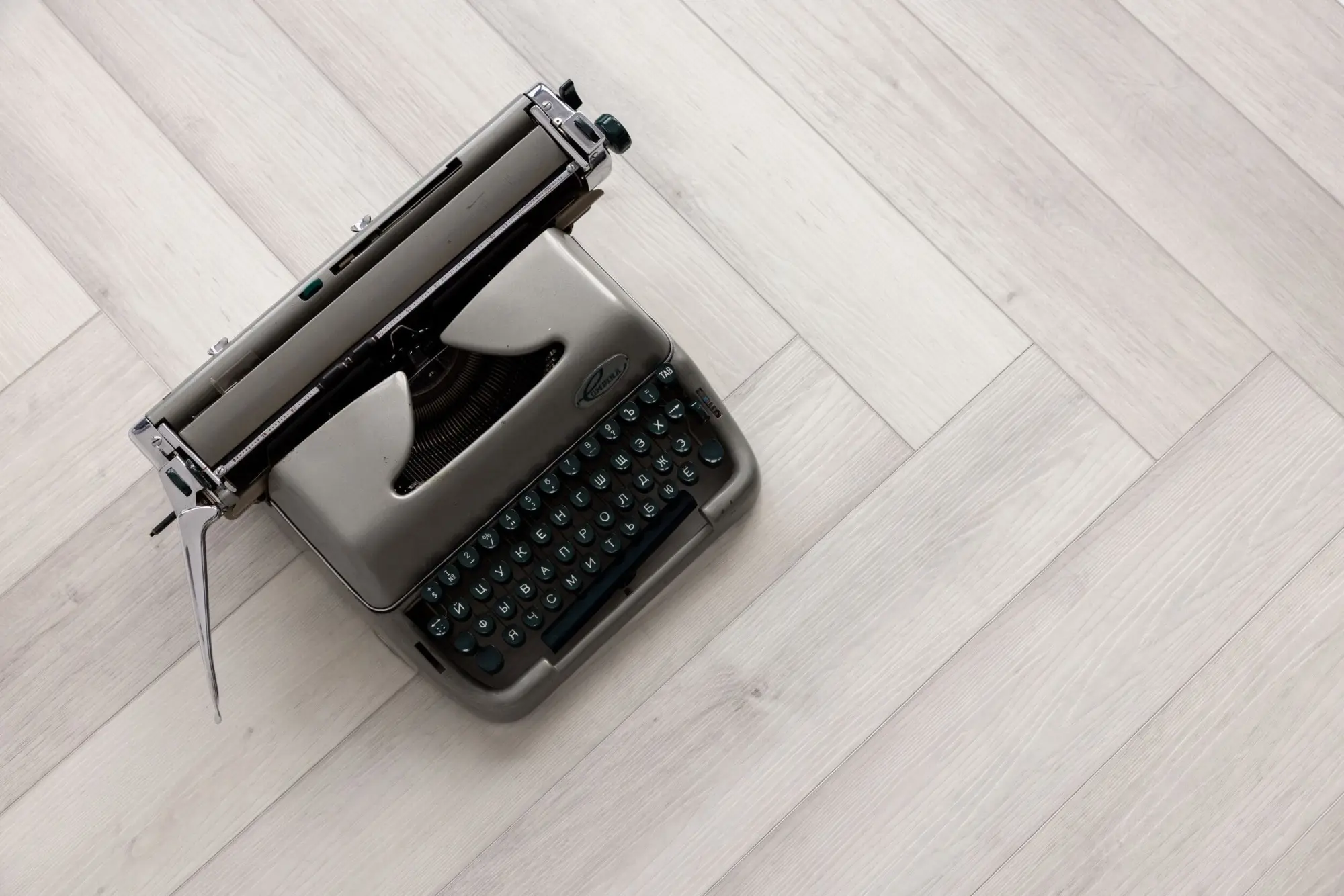 Клеевая кварцвиниловая LVT плитка DeART GRAND DG 9523 "Ёлка", 135х640х2,5мм